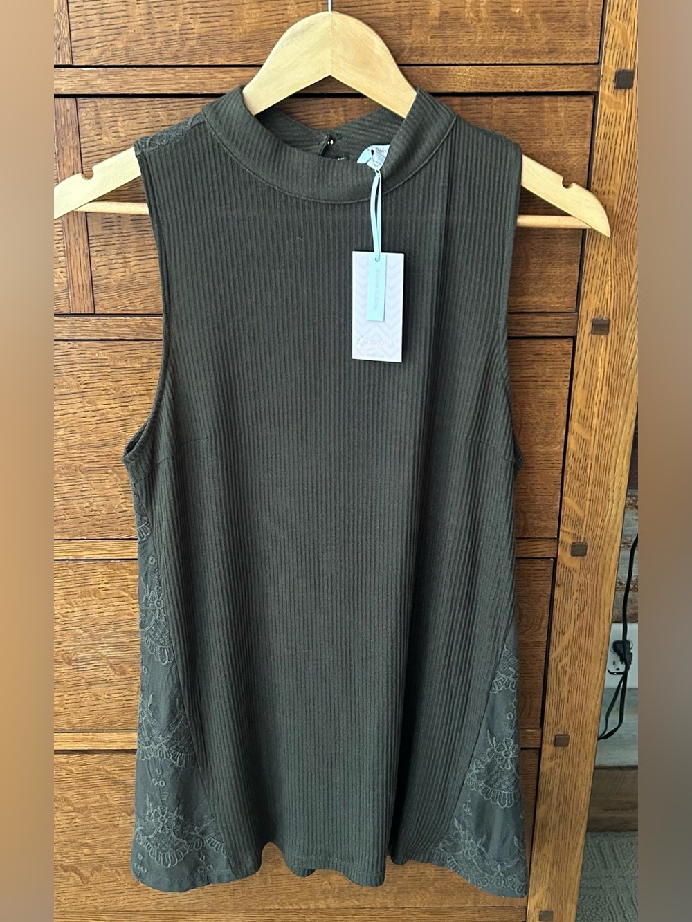 NWT-Candie's Olive Ribbed Mock Neck Sleeveless Tank-large